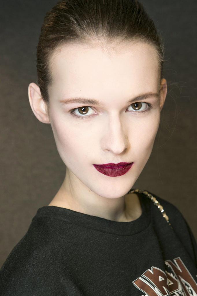 Anteprima bbt F13 009 682x1024 - How to Choose a Classic Red Lipstick for Your Complexion