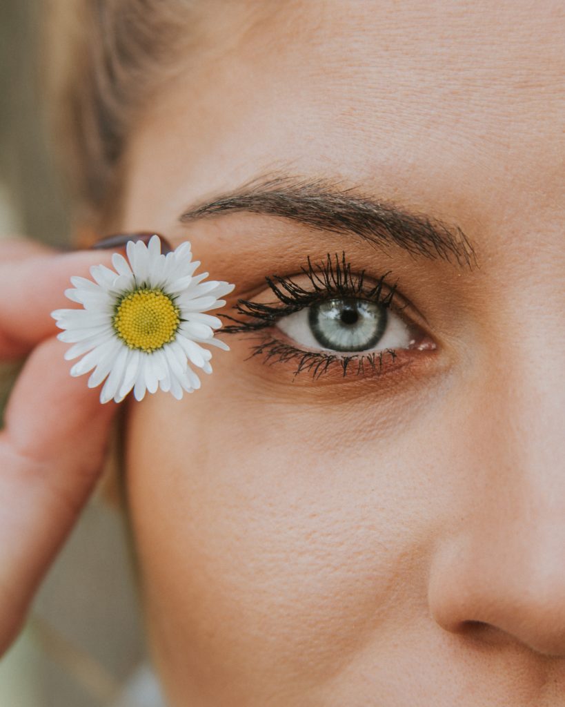 angelos michalopoulos t7J yjUv8QI unsplash 819x1024 - False Eyelashes 101: Everything You Need to Know About Falsies