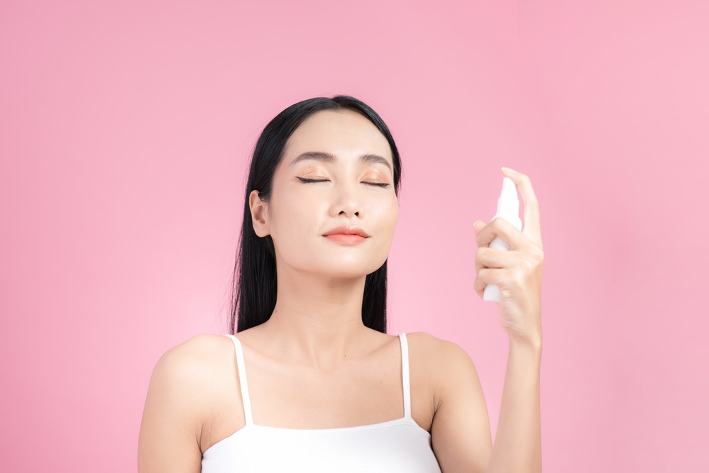 spray fix makeup - 7 tips to keep your makeup last all day